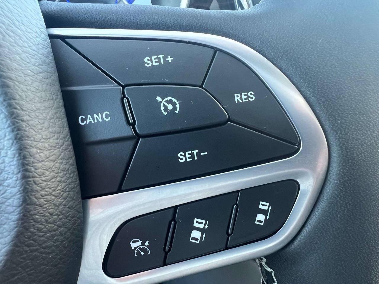 2023 Chrysler Pacifica Limited *NAVI *SUN *SAFETY *LTHR *360CAM *PWR DOOR Photo