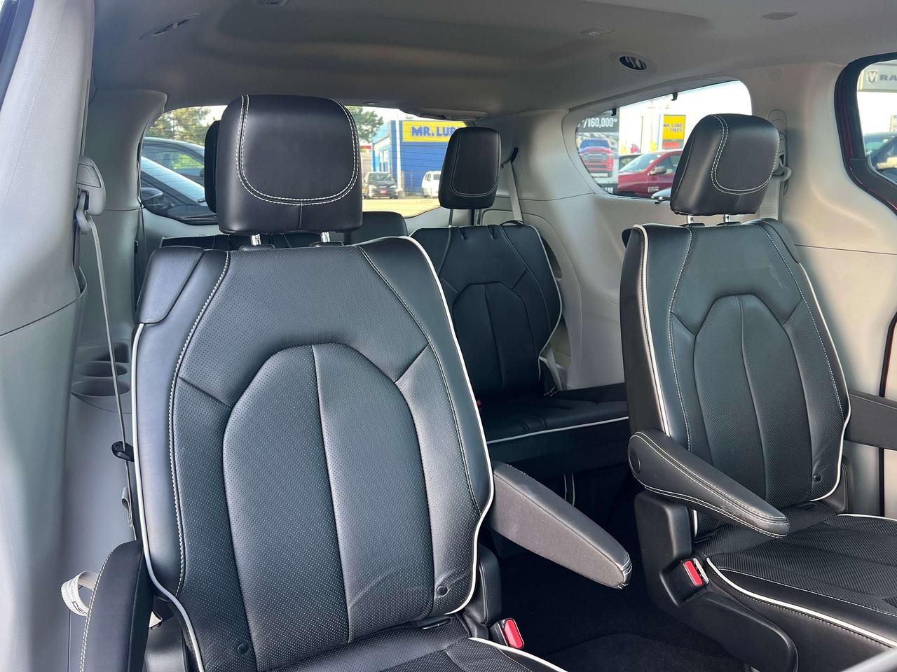 2023 Chrysler Pacifica Limited *NAVI *SUN *SAFETY *LTHR *360CAM *PWR DOOR Photo