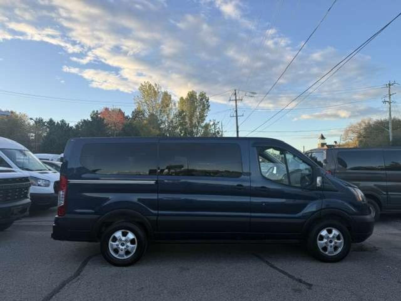 2019 Ford Transit Passenger Wagon 10 passenger, 77,000 Kms Photo0