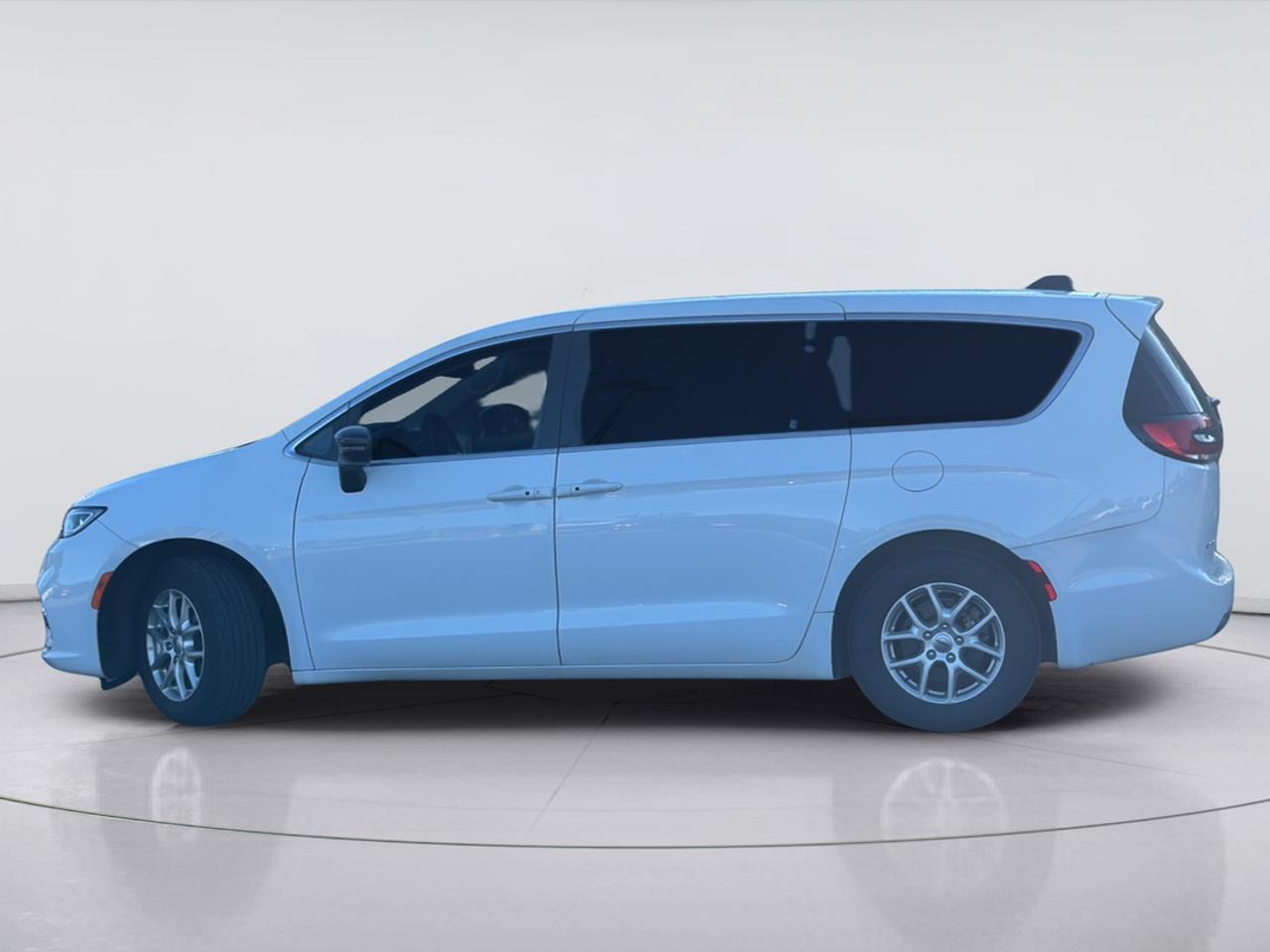 2024 Chrysler Pacifica Blind Spot, Adaptive Cruise, Stow 'N Go, Heat Seat Photo5