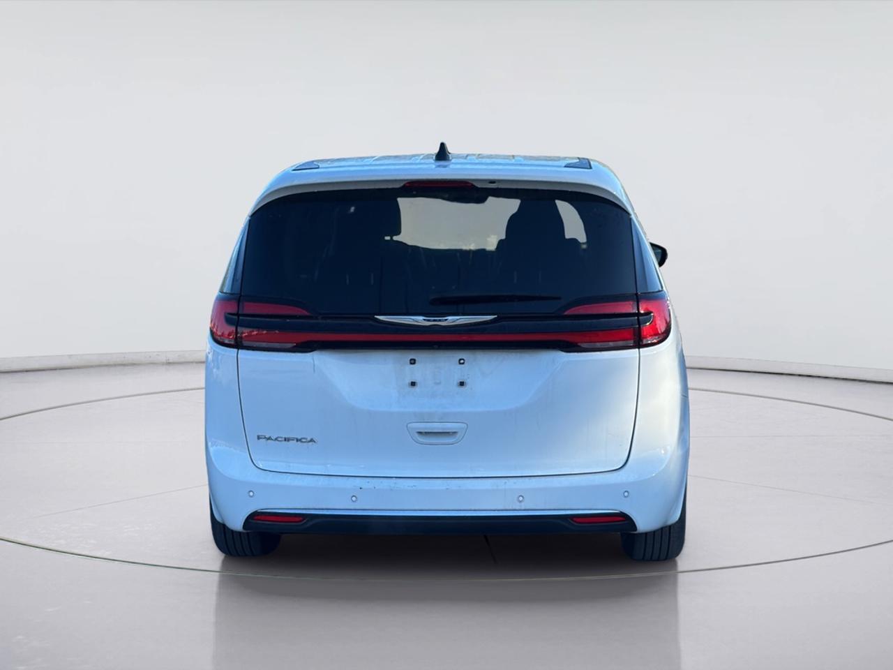 2024 Chrysler Pacifica Blind Spot, Adaptive Cruise, Stow 'N Go, Heat Seat Photo