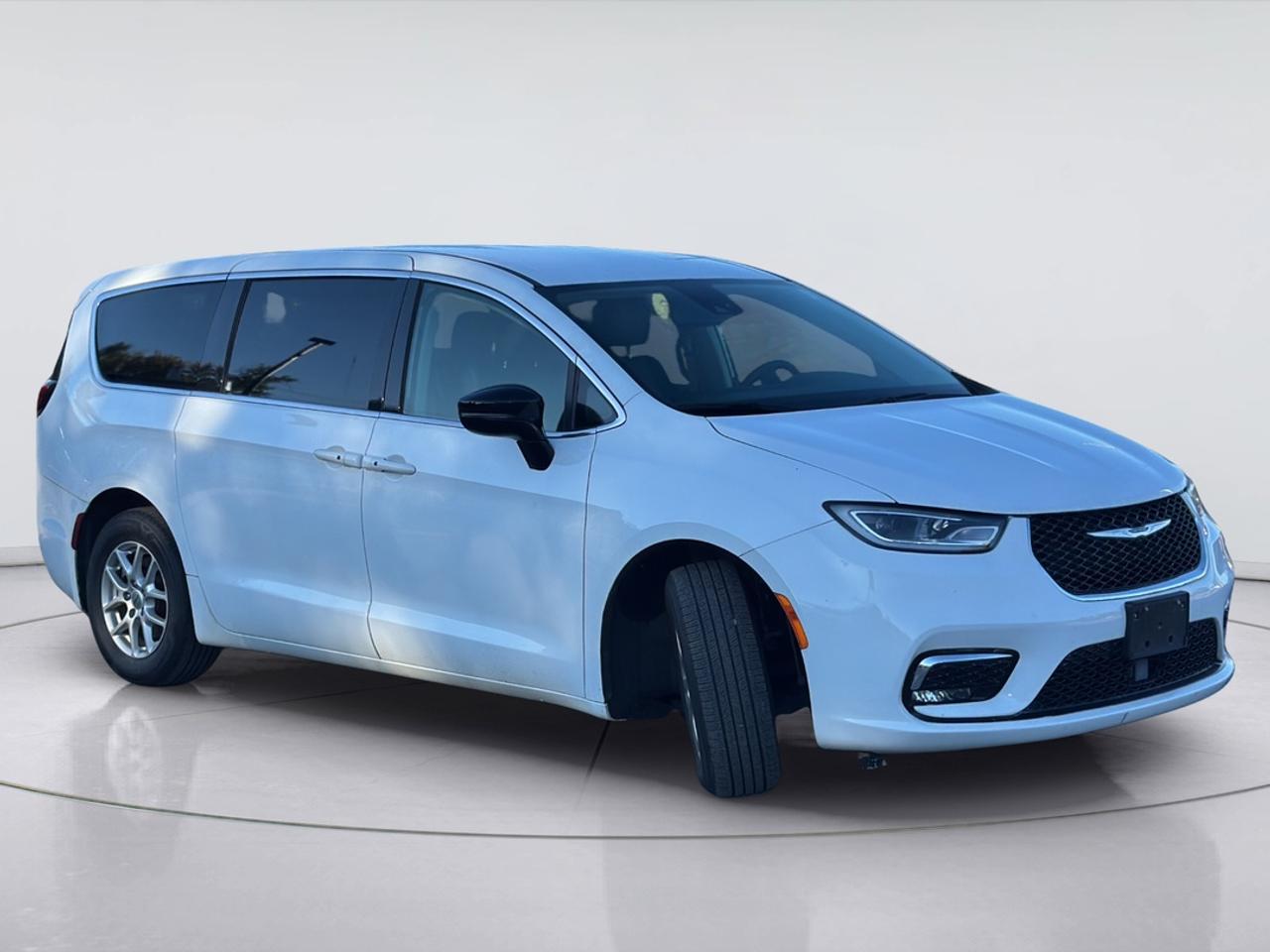 2024 Chrysler Pacifica Blind Spot, Adaptive Cruise, Stow 'N Go, Heat Seat Photo