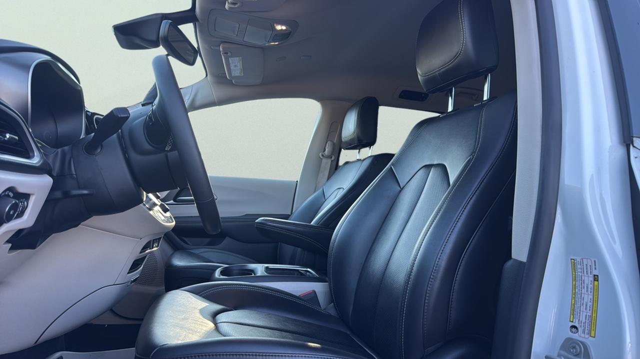 2024 Chrysler Pacifica Blind Spot, Adaptive Cruise, Stow 'N Go, Heat Seat Photo