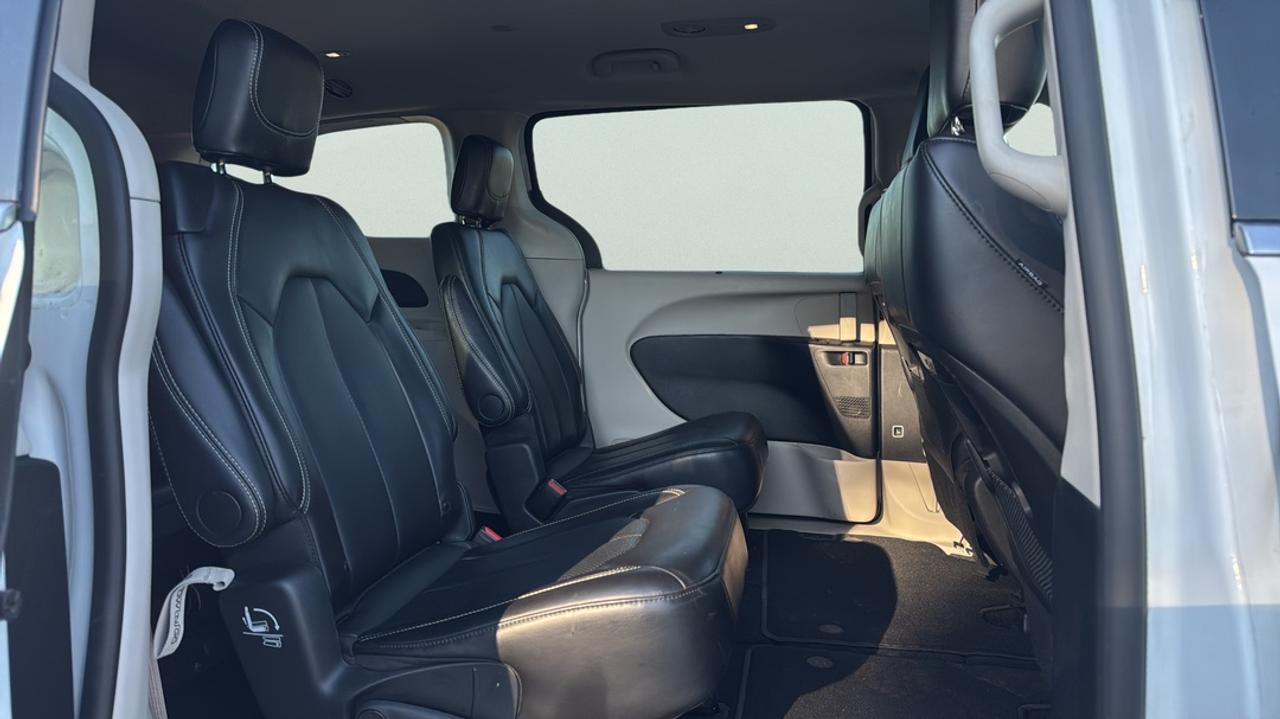 2024 Chrysler Pacifica Blind Spot, Adaptive Cruise, Stow 'N Go, Heat Seat Photo