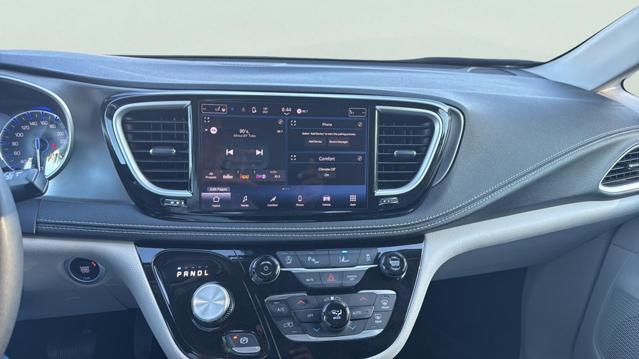 2024 Chrysler Pacifica Blind Spot, Adaptive Cruise, Stow 'N Go, Heat Seat Photo