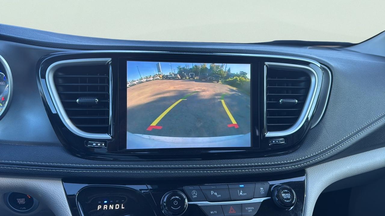 2024 Chrysler Pacifica Blind Spot, Adaptive Cruise, Stow 'N Go, Heat Seat Photo