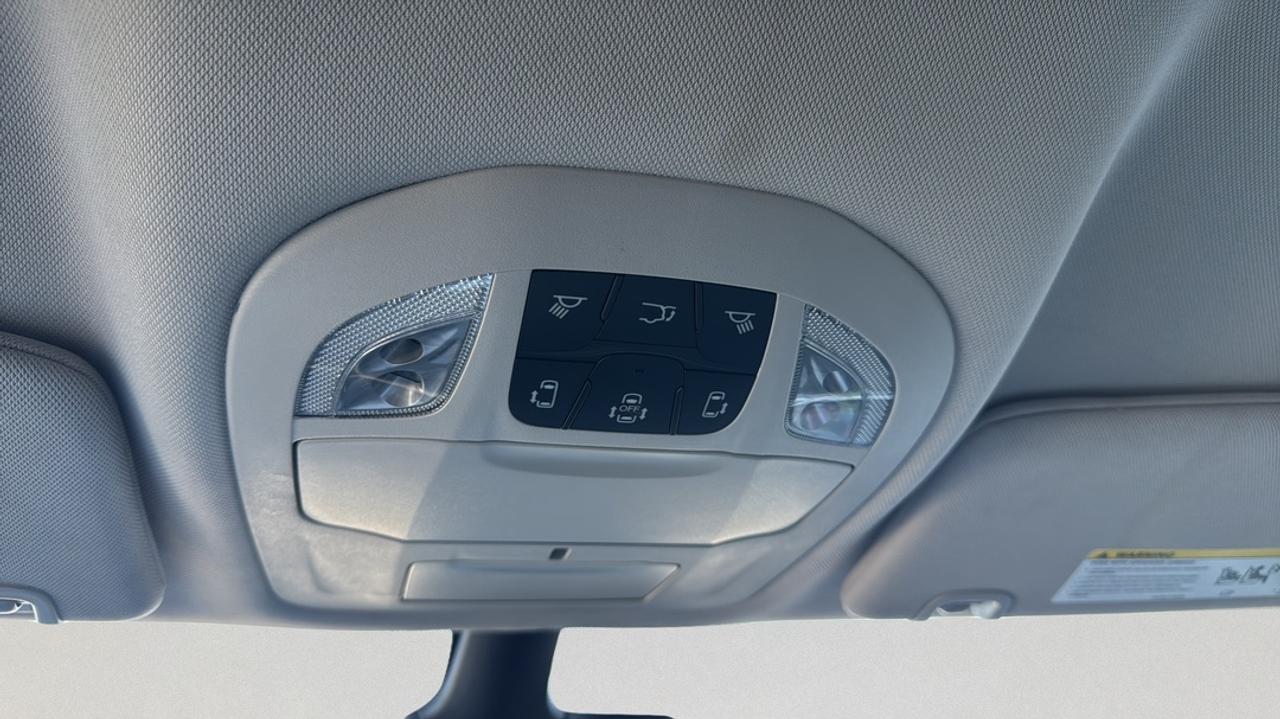 2024 Chrysler Pacifica Blind Spot, Adaptive Cruise, Stow 'N Go, Heat Seat Photo