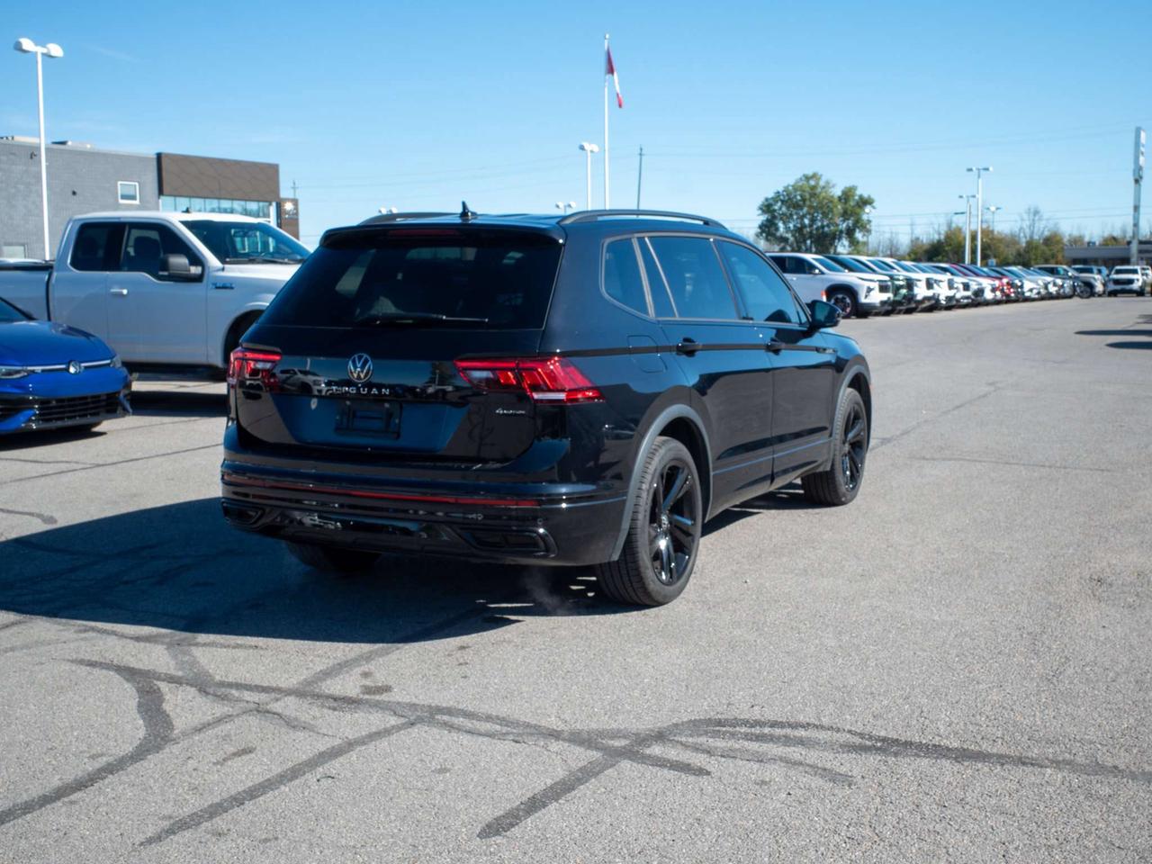 2024 Volkswagen Tiguan Comfortline R-Line Black Edition - Rain Sensing Wipers Photo