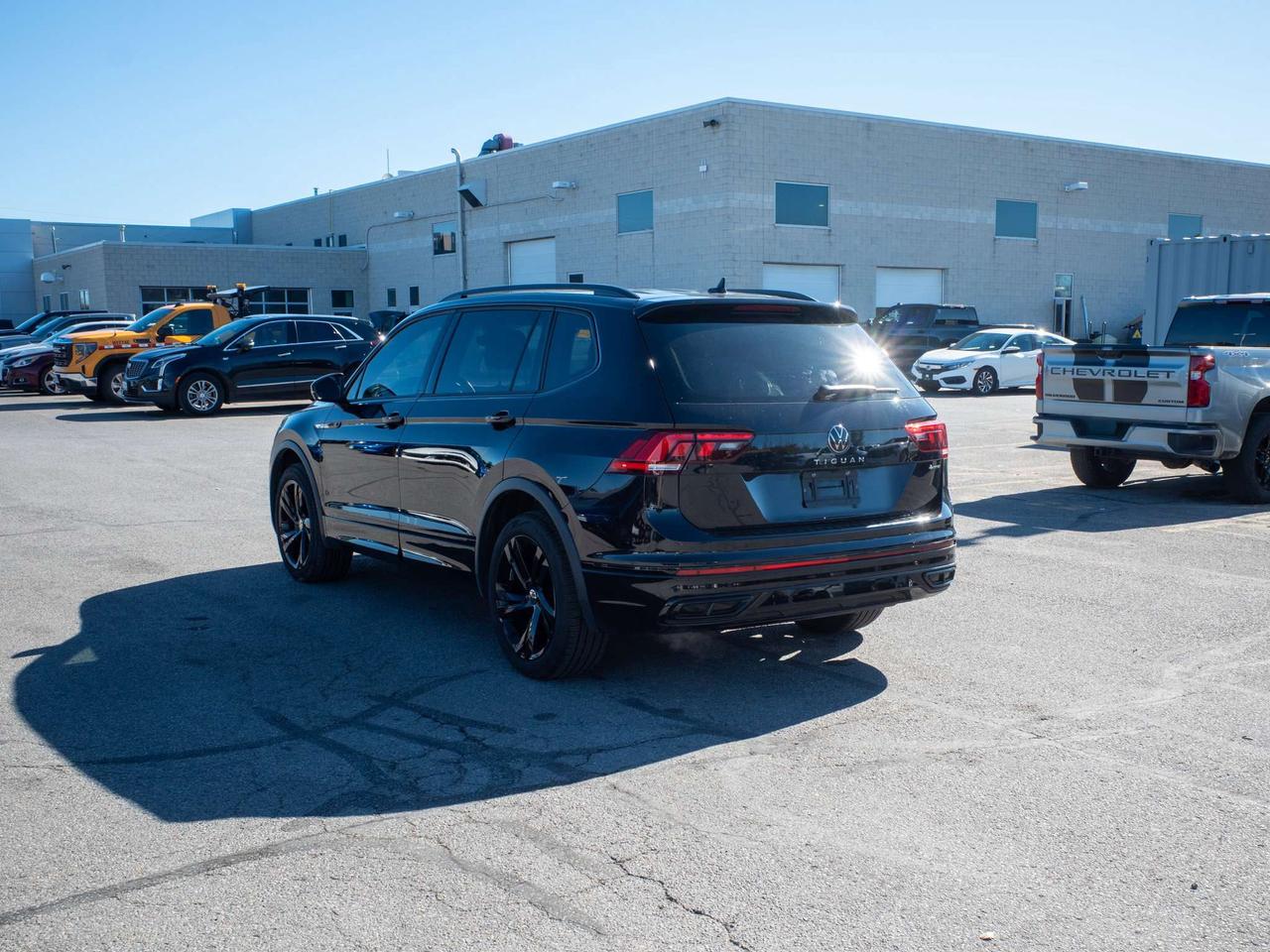 2024 Volkswagen Tiguan Comfortline R-Line Black Edition - Rain Sensing Wipers Photo
