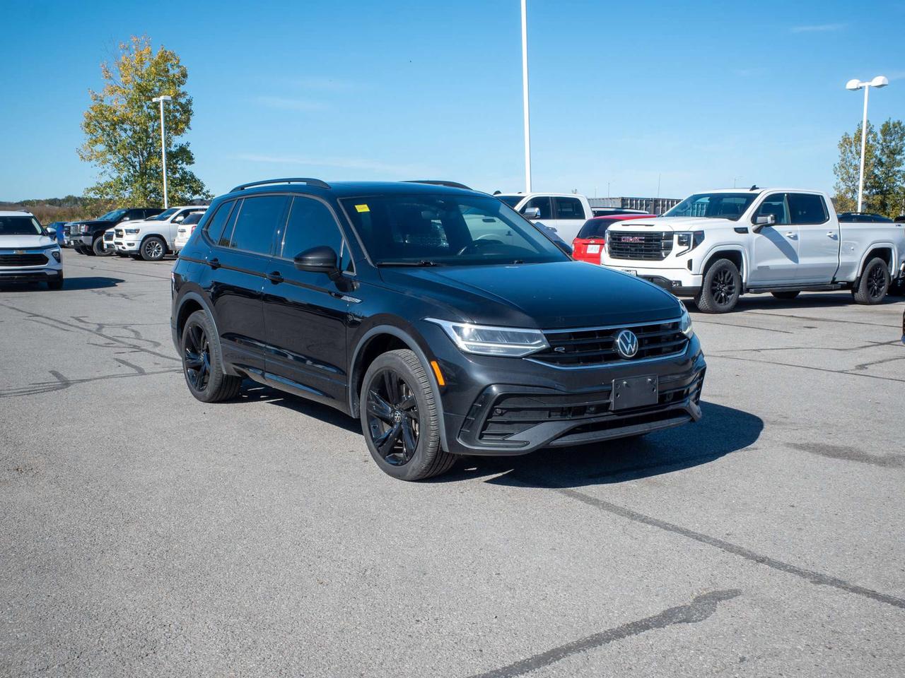2024 Volkswagen Tiguan Comfortline R-Line Black Edition - Rain Sensing Wipers Photo
