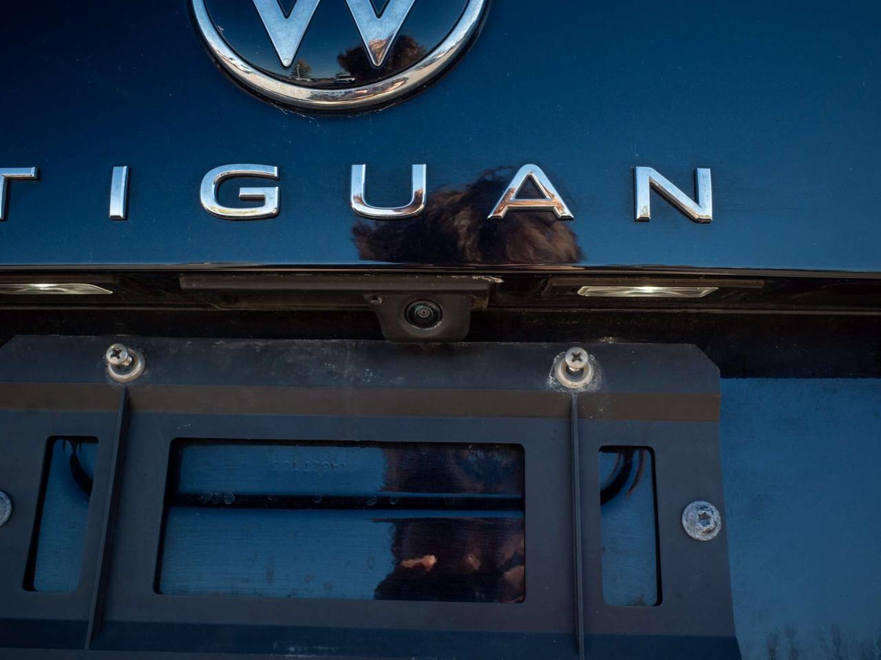2024 Volkswagen Tiguan Comfortline R-Line Black Edition - Rain Sensing Wipers Photo