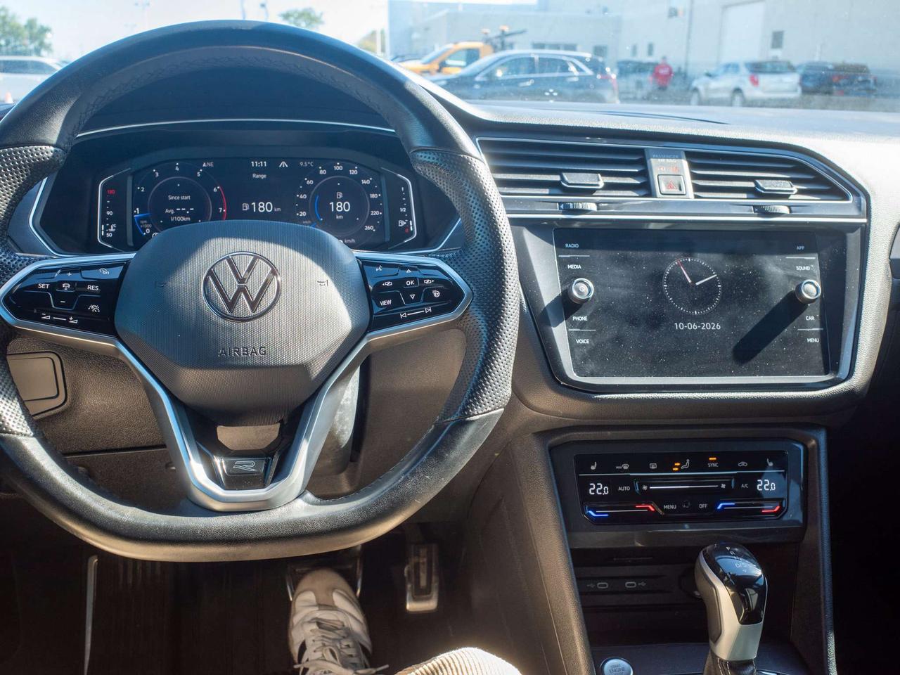2024 Volkswagen Tiguan Comfortline R-Line Black Edition - Rain Sensing Wipers Photo