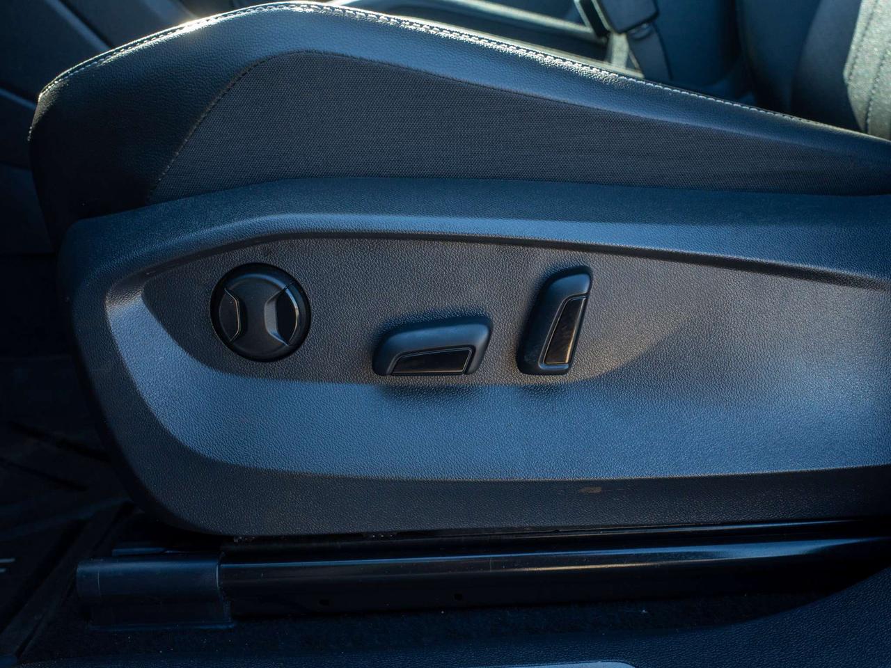 2024 Volkswagen Tiguan Comfortline R-Line Black Edition - Rain Sensing Wipers Photo