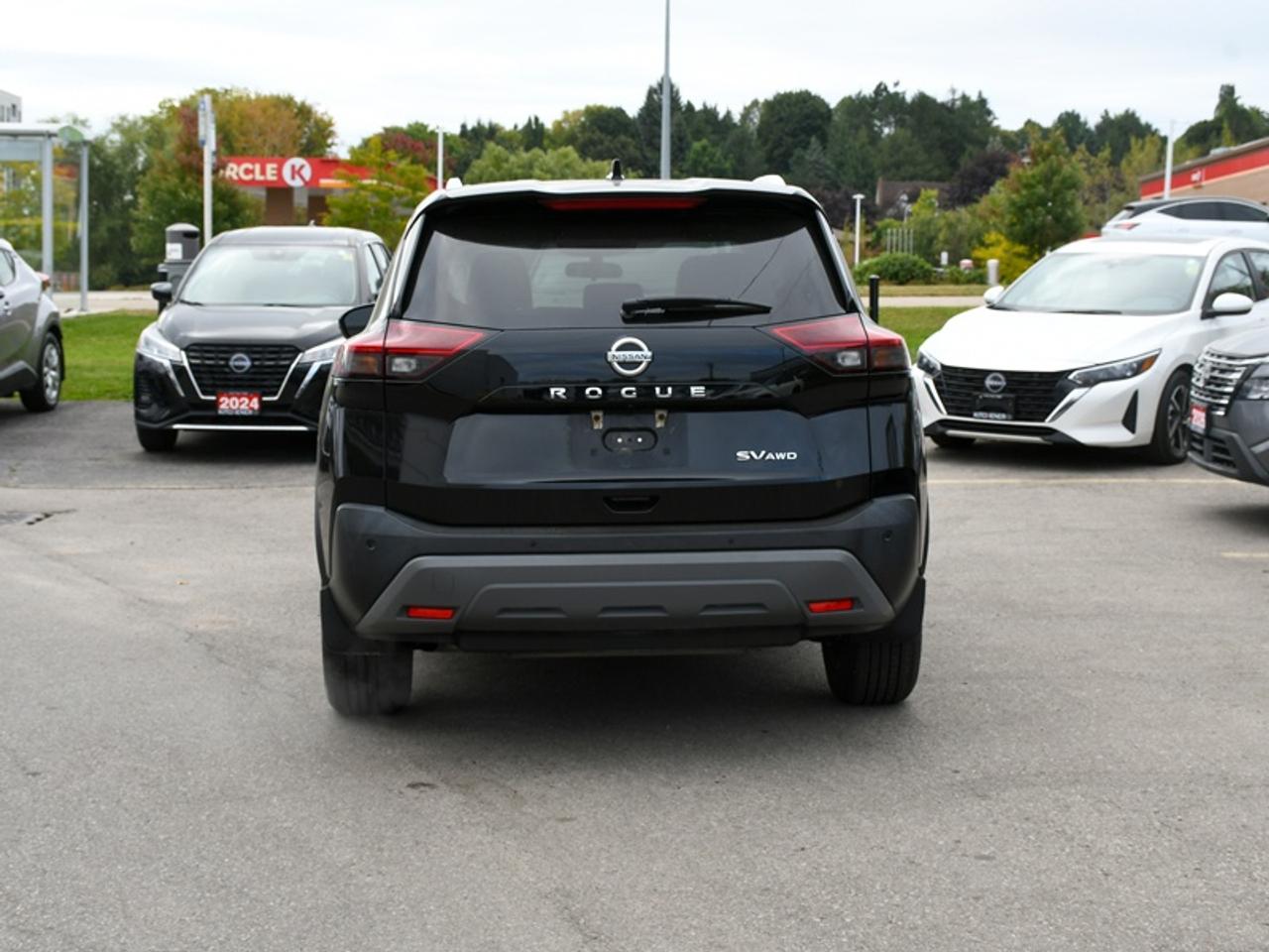 2021 Nissan Rogue SV w/ Premium Package   Leather   Roof   360 Cam   Alloys Photo4