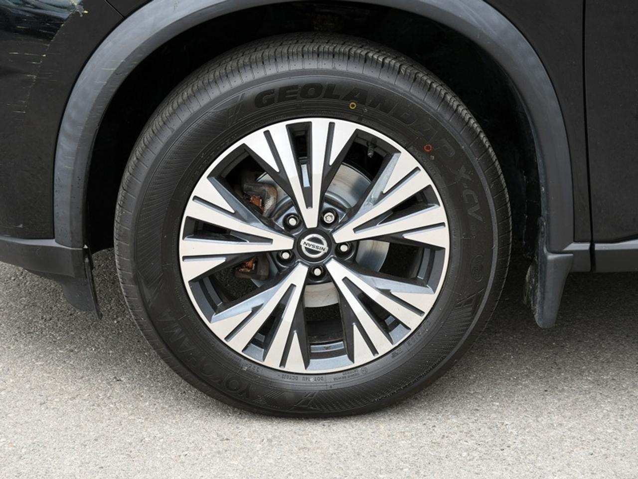 2021 Nissan Rogue SV w/ Premium Package   Leather   Roof   360 Cam   Alloys Photo