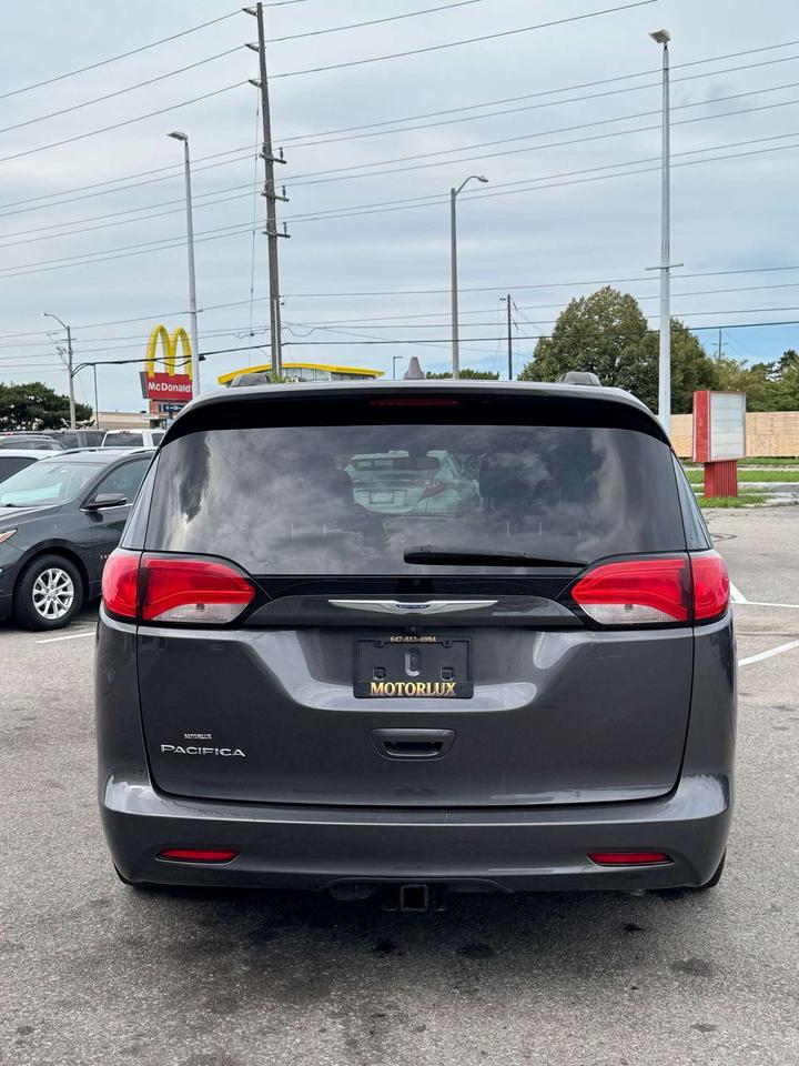 2019 Chrysler Pacifica Touring 2WD Photo