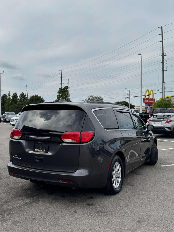 2019 Chrysler Pacifica Touring 2WD Photo