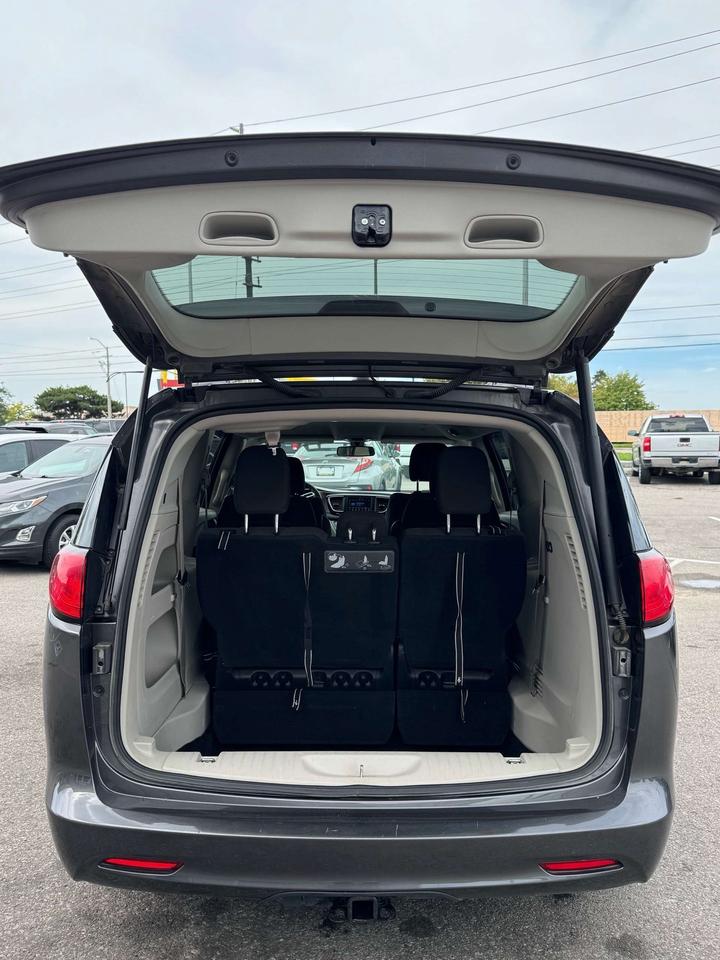 2019 Chrysler Pacifica Touring 2WD Photo