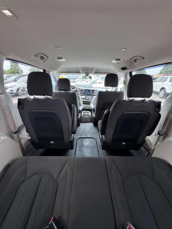 2019 Chrysler Pacifica Touring 2WD Photo