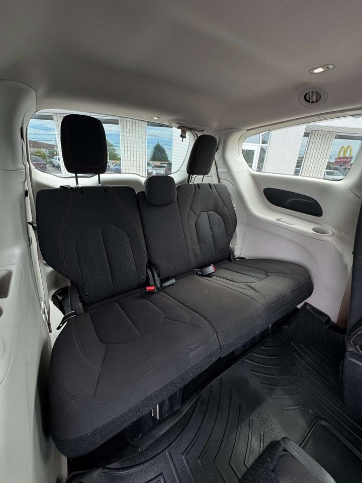 2019 Chrysler Pacifica Touring 2WD Photo