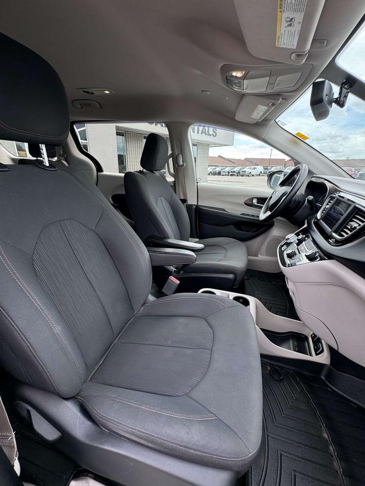 2019 Chrysler Pacifica Touring 2WD Photo