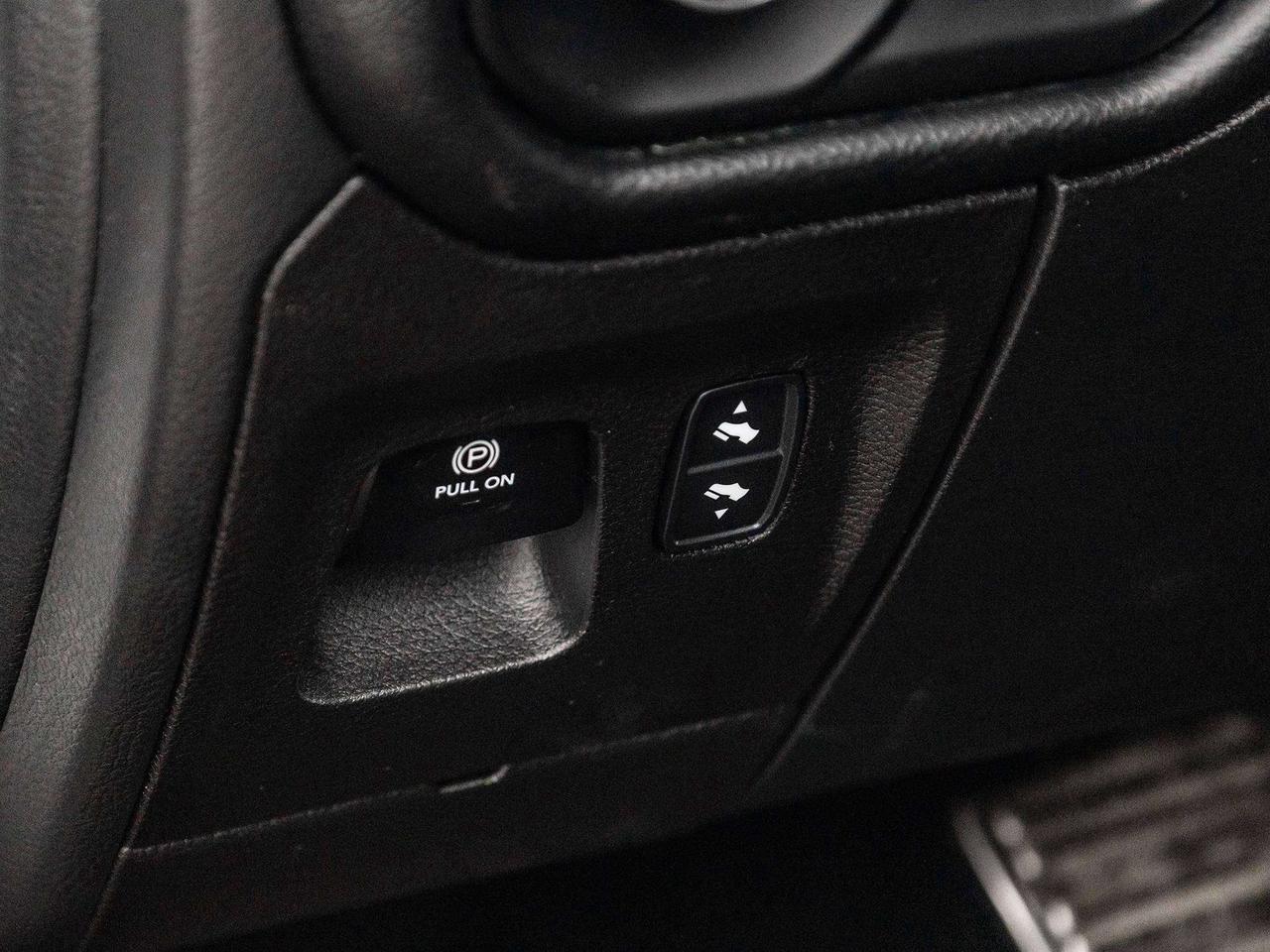 2022 RAM 1500 SPORT  LEATHER  NAVI  HEADS UP DISPLAY Photo