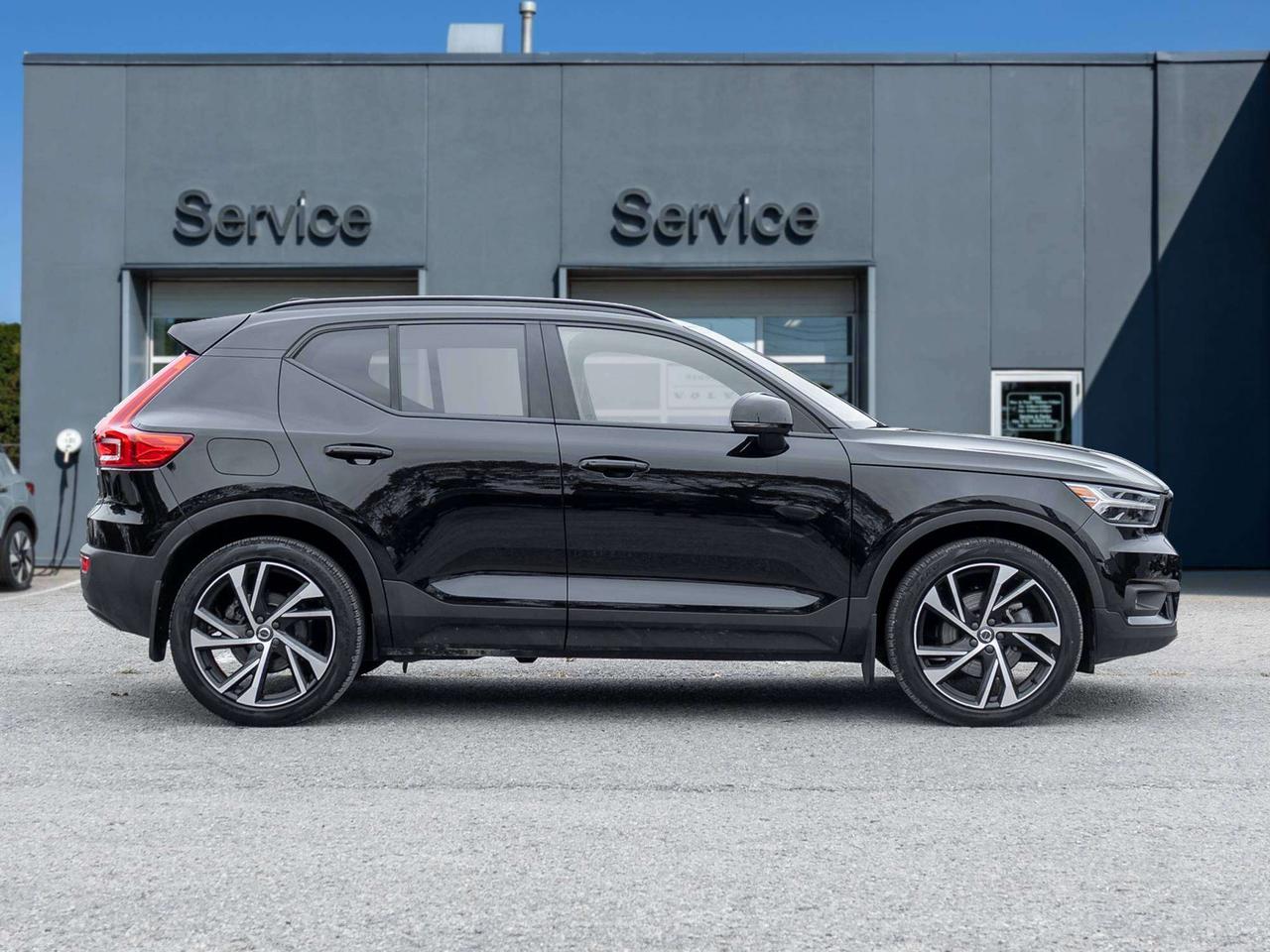 2022 Volvo XC40 R-DESIGN^New Brakes^Harman Kardon^CPO fr 2.99%* Photo