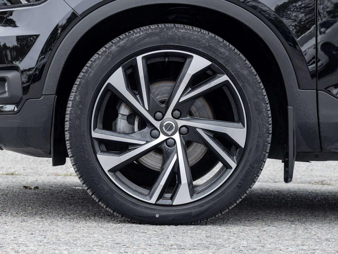 2022 Volvo XC40 R-DESIGN^New Brakes^Harman Kardon^CPO fr 2.99%* Photo