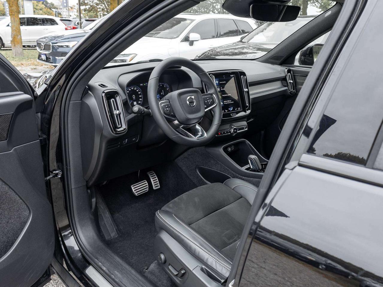 2022 Volvo XC40 R-DESIGN^New Brakes^Harman Kardon^CPO fr 2.99%* Photo