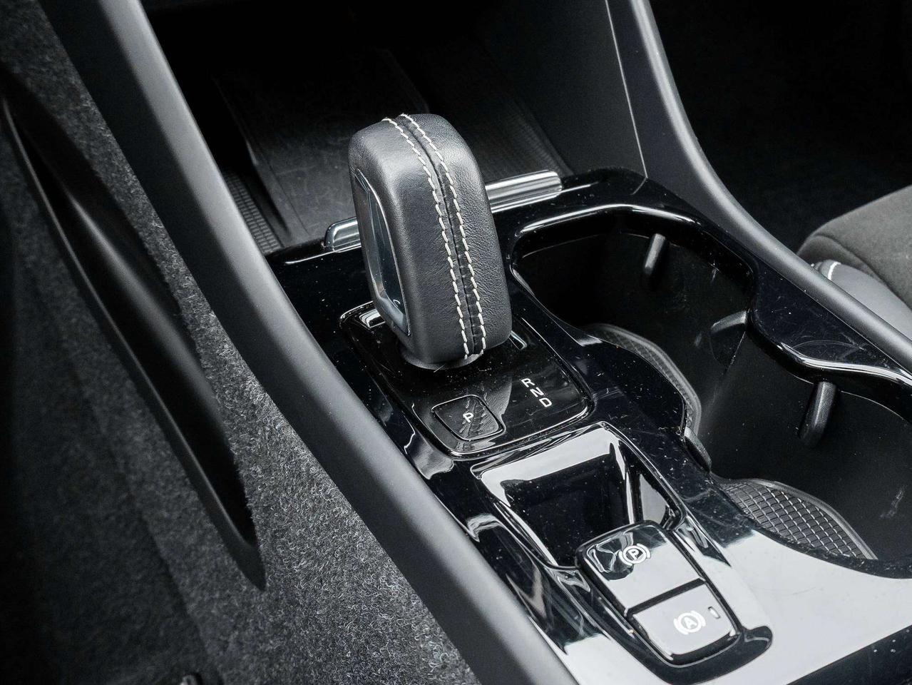 2022 Volvo XC40 R-DESIGN^New Brakes^Harman Kardon^CPO fr 2.99%* Photo