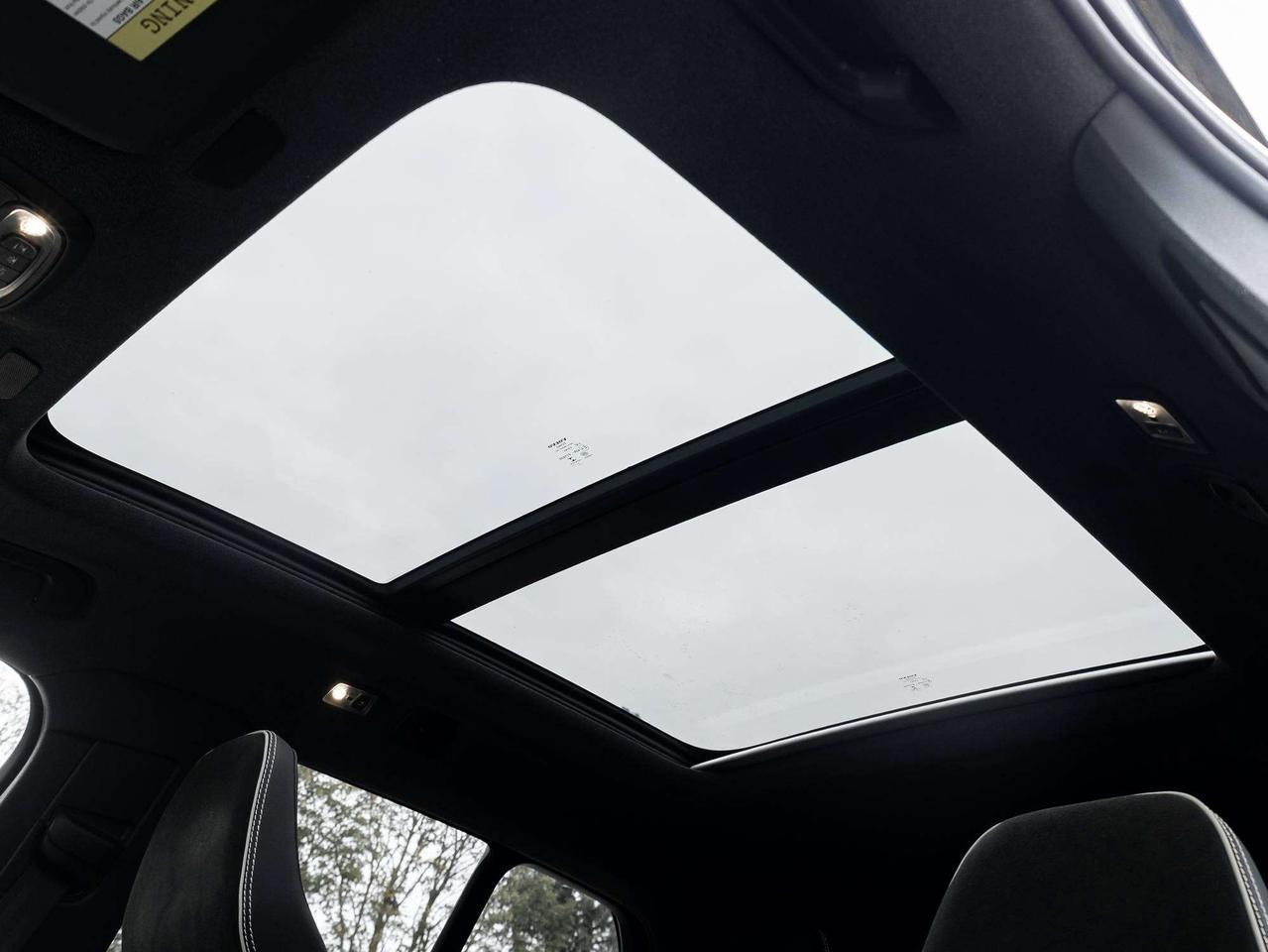2022 Volvo XC40 R-DESIGN^New Brakes^Harman Kardon^CPO fr 2.99%* Photo