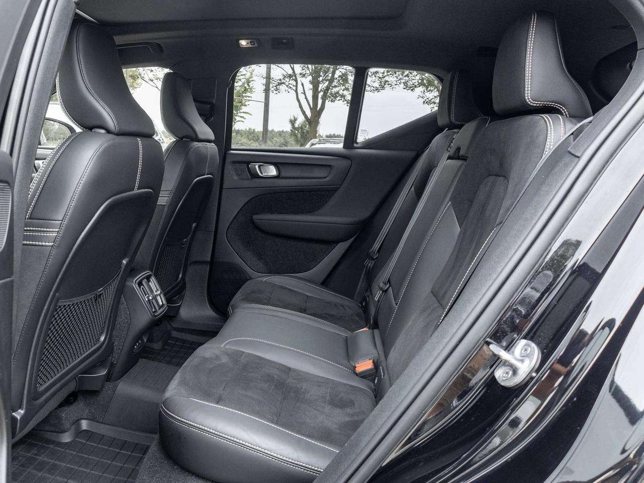 2022 Volvo XC40 R-DESIGN^New Brakes^Harman Kardon^CPO fr 2.99%* Photo