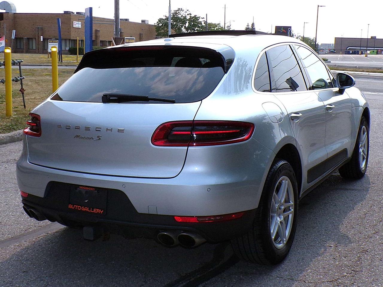 2017 Porsche Macan S. AWD BSM LDW NAVI CAMERA PANO ROOF F/R SENSORS Photo