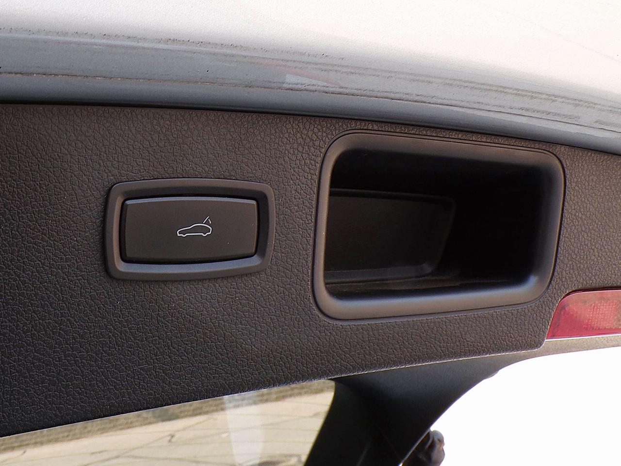 2017 Porsche Macan S. AWD BSM LDW NAVI CAMERA PANO ROOF F/R SENSORS Photo