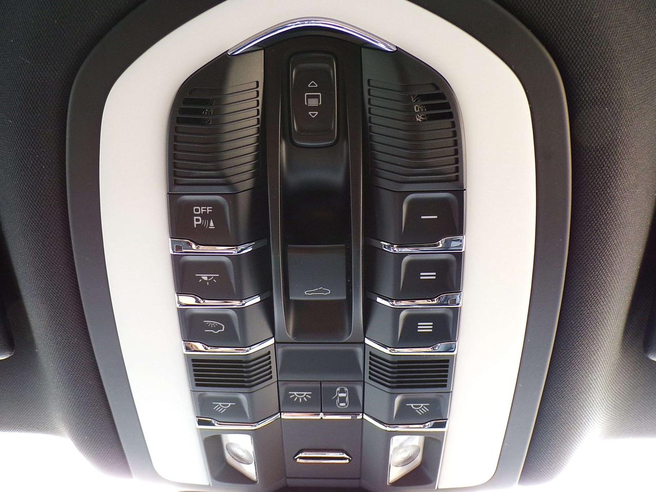 2017 Porsche Macan S. AWD BSM LDW NAVI CAMERA PANO ROOF F/R SENSORS Photo