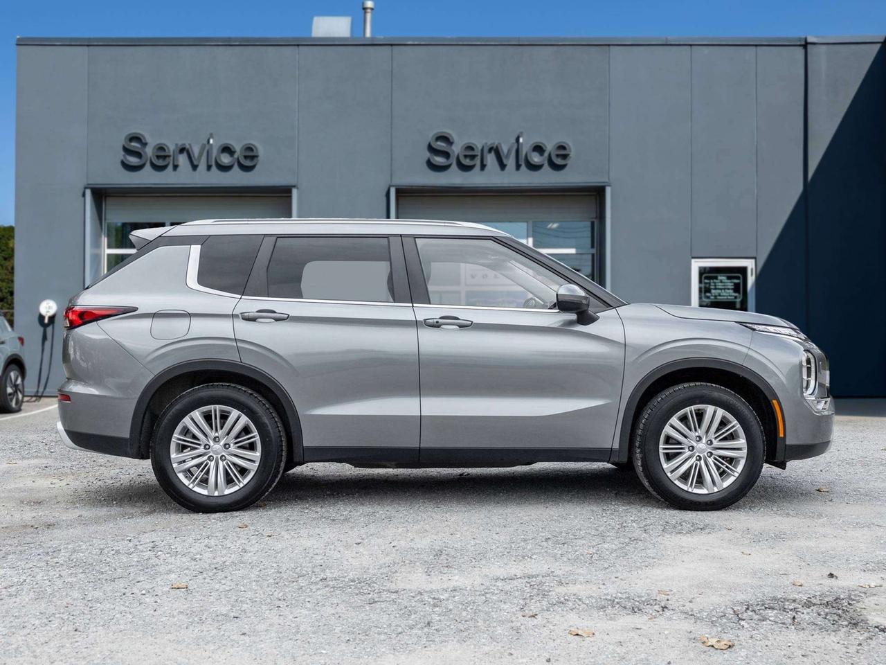 2022 Mitsubishi Outlander SE S-AWC CPO FINANCE RATES FOR AS LOW AS 0.90% Photo