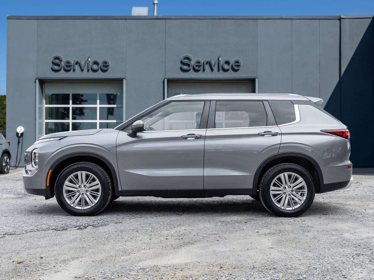 2022 Mitsubishi Outlander SE S-AWC CPO FINANCE RATES FOR AS LOW AS 0.90% Photo