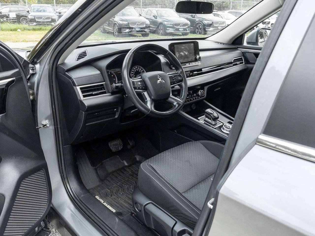 2022 Mitsubishi Outlander SE S-AWC CPO FINANCE RATES FOR AS LOW AS 0.90% Photo