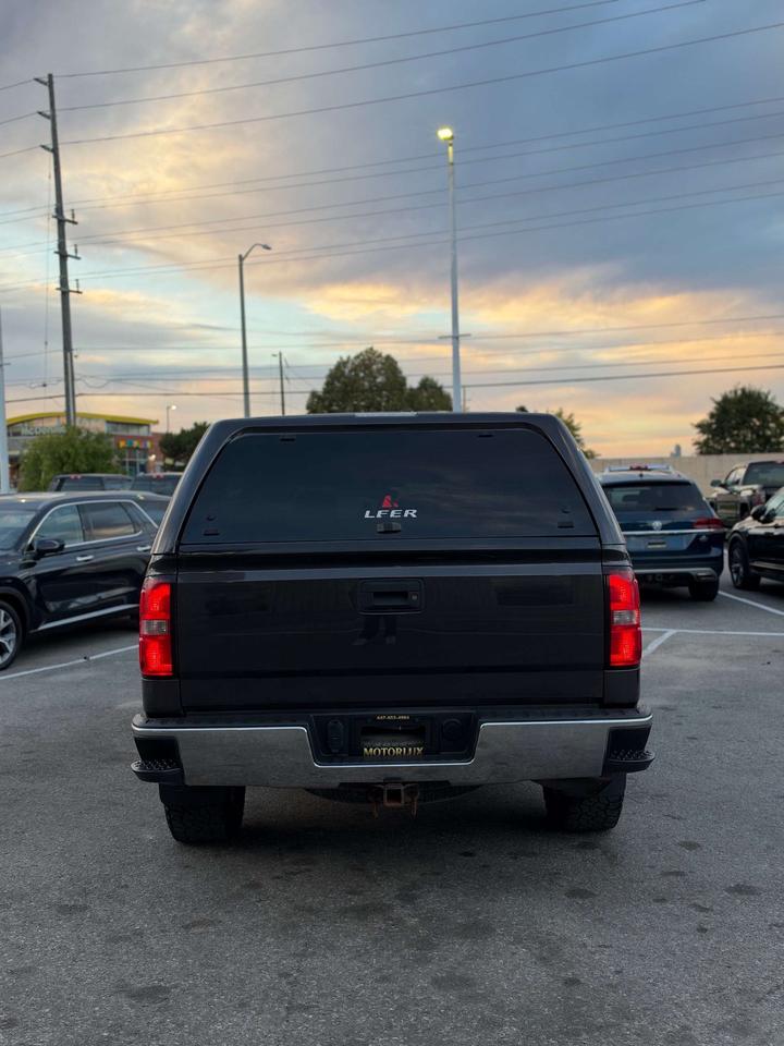 2015 GMC Sierra 1500 4WD Crew Cab 143.5 SLE Photo