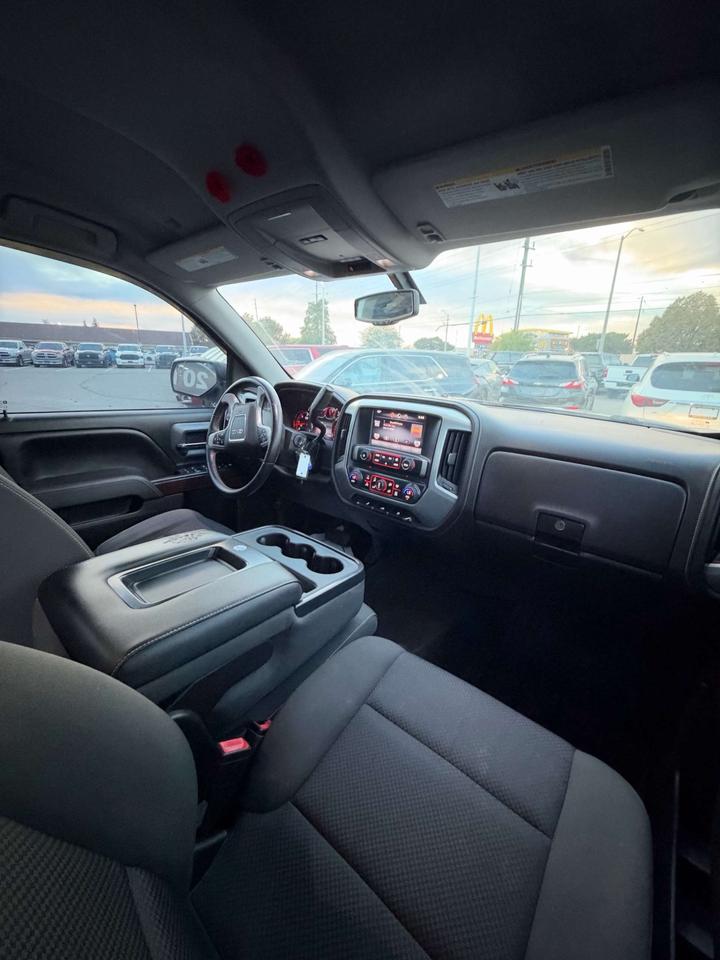 2015 GMC Sierra 1500 4WD Crew Cab 143.5 SLE Photo