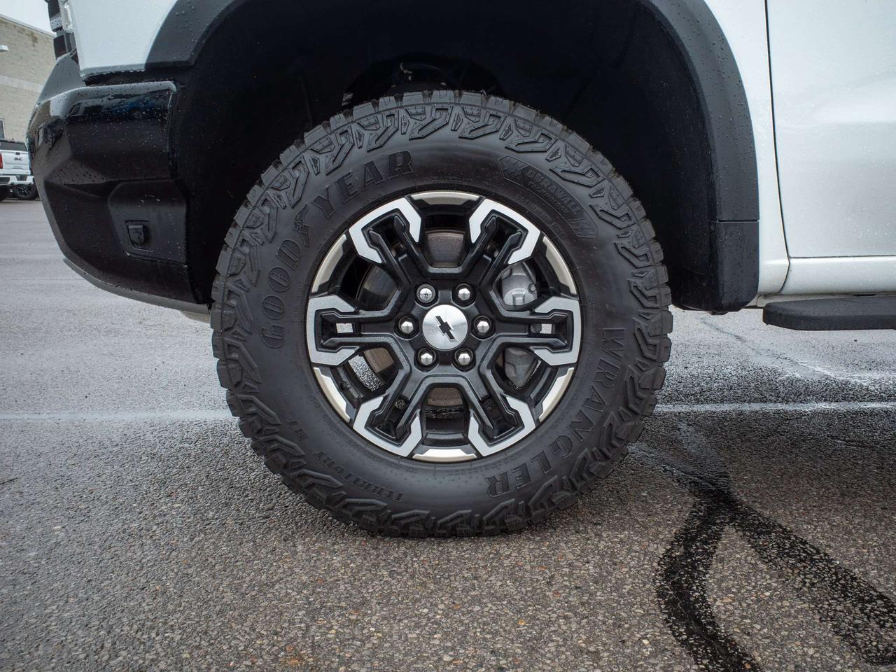 2025 Chevrolet Silverado 1500 ZR2 - Remote Engine Start   Turbocharged Engine Photo