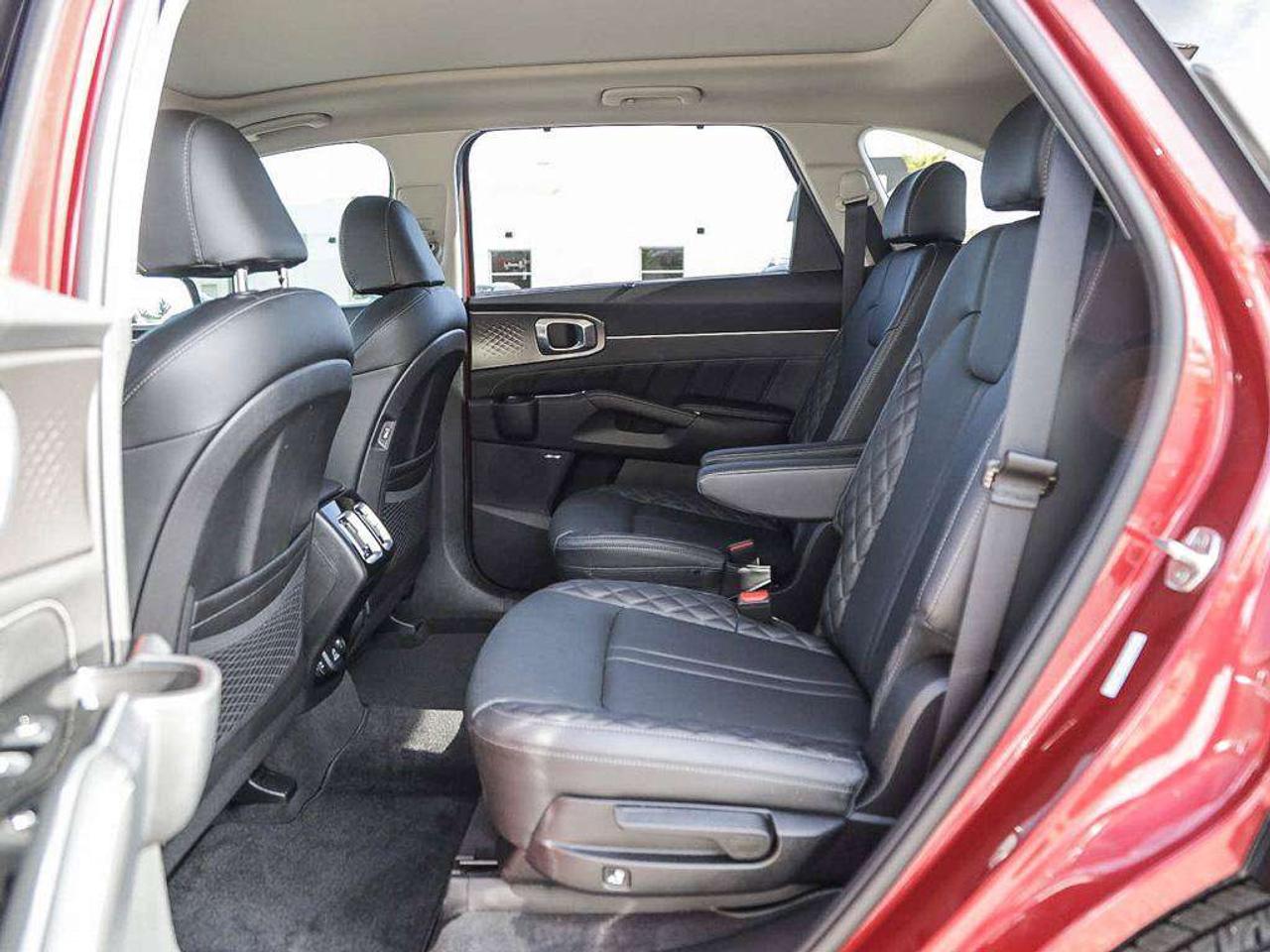2022 Kia Sorento SX   AWD   Apple CarPlay   Heated & Cooled Seats   Sunroof Photo