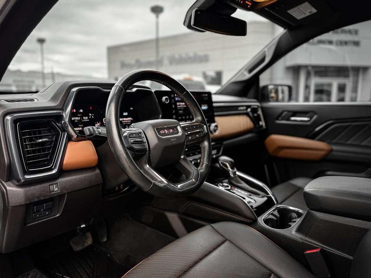 2024 GMC Canyon AT4   AT4 PREMIUM   VENTILATED LEATHER   BOSE AUDIO   PROGRADE TRAILERING   HARD TONNEAU COVER Photo