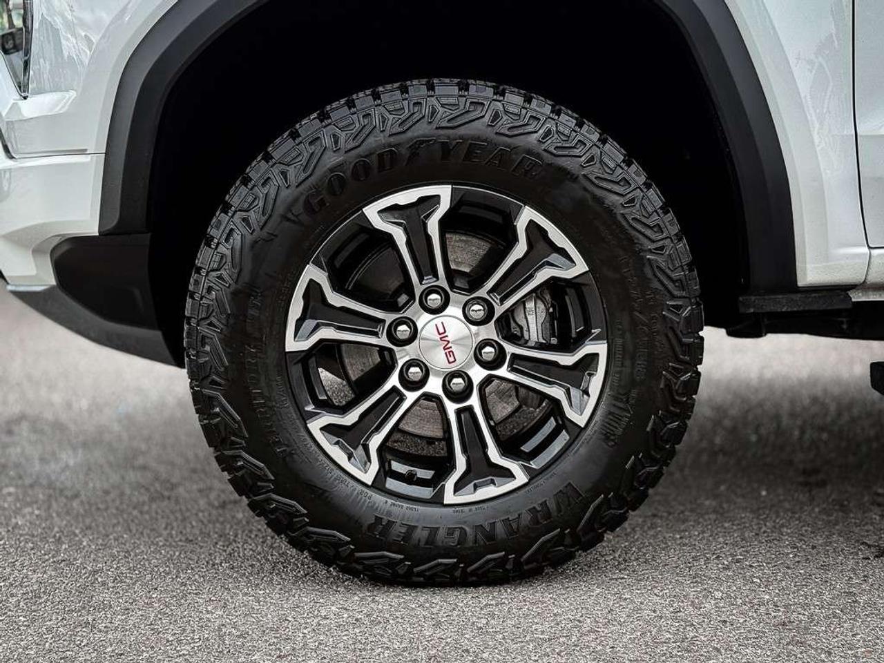 2024 GMC Canyon AT4   AT4 PREMIUM   VENTILATED LEATHER   BOSE AUDIO   PROGRADE TRAILERING   HARD TONNEAU COVER Photo
