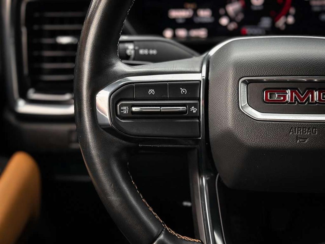 2024 GMC Canyon AT4   AT4 PREMIUM   VENTILATED LEATHER   BOSE AUDIO   PROGRADE TRAILERING   HARD TONNEAU COVER Photo