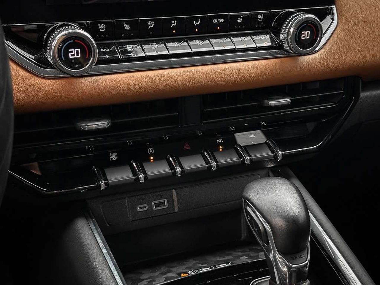 2024 GMC Canyon AT4   AT4 PREMIUM   VENTILATED LEATHER   BOSE AUDIO   PROGRADE TRAILERING   HARD TONNEAU COVER Photo