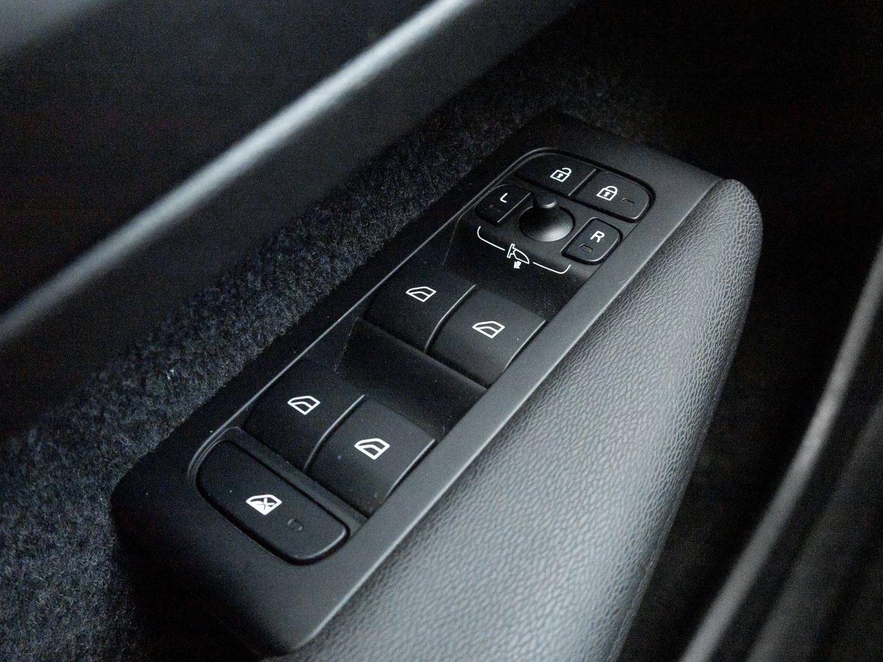 2023 Volvo XC40 PLUS^Trade In^Harman Kardon^Polestar^Rate fr2.99%* Photo