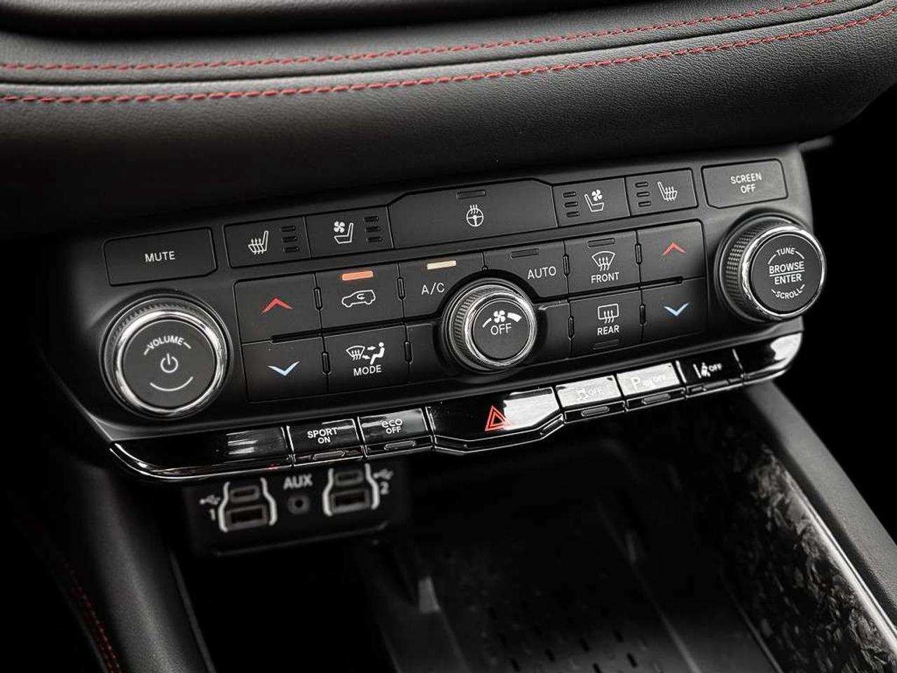 2026 Dodge Durango GT HEMI V8   PREMIUM   BLACKTOP   HARMAN/KARDON AUDIO   VENTILATED SEATS   TRAILER BRAKE Photo