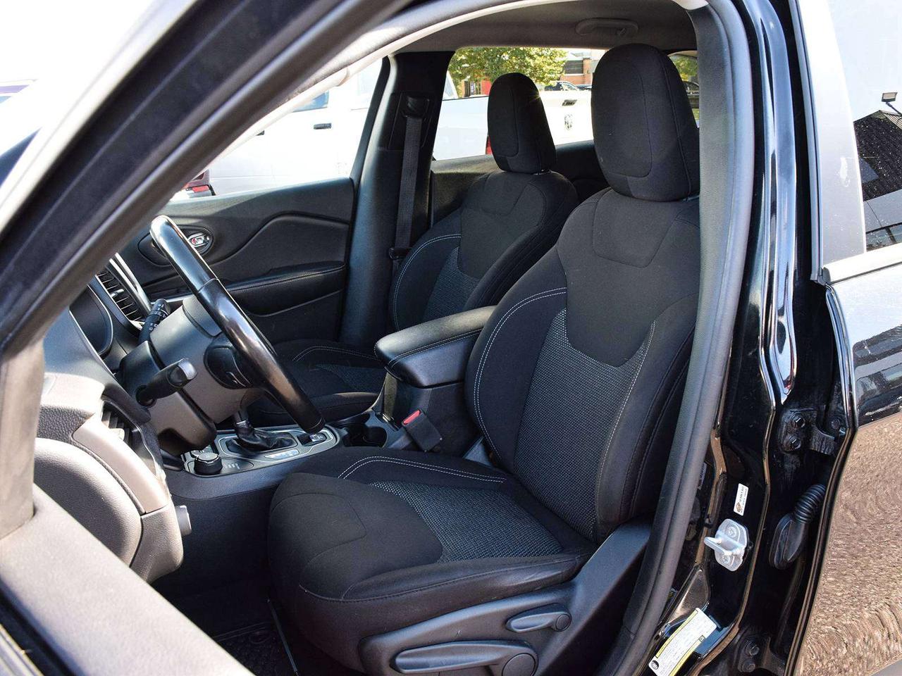 2021 Jeep Cherokee Sport 4x4 ~Heated Seats + Wheel ~Carplay ~Camera Photo