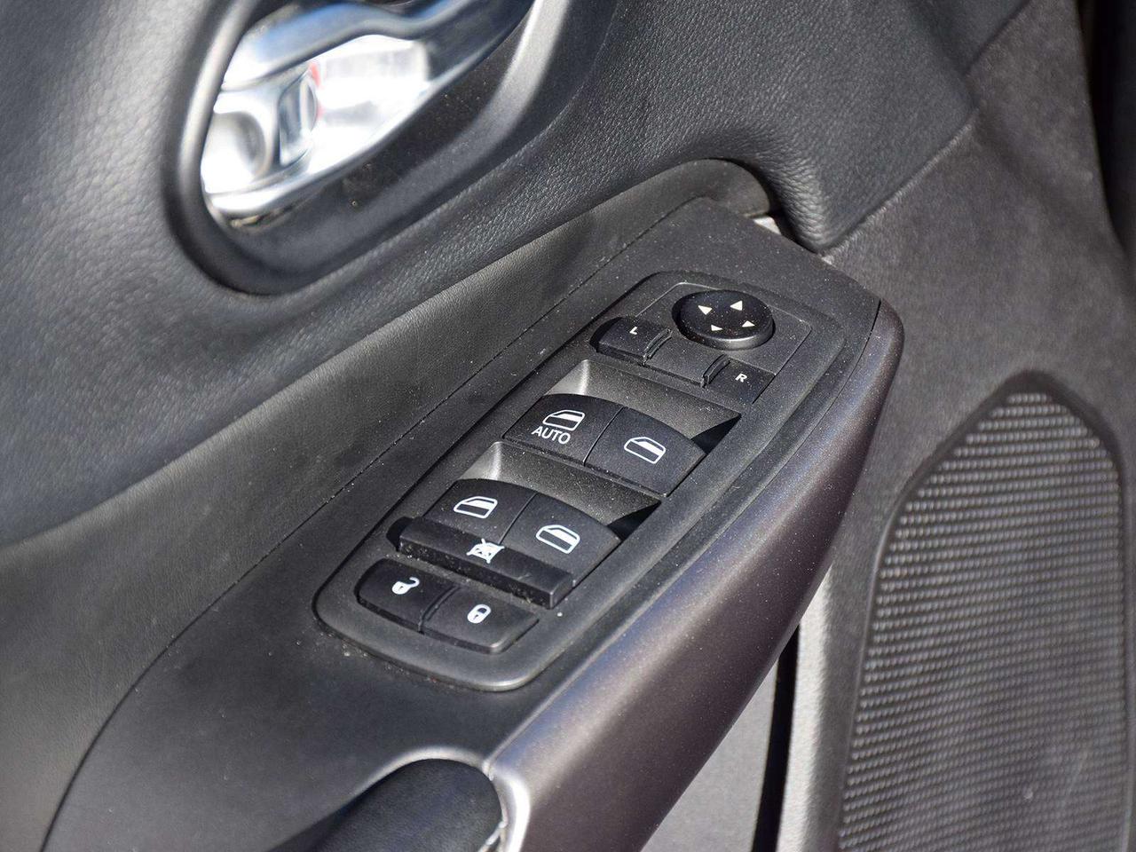 2021 Jeep Cherokee Sport 4x4 ~Heated Seats + Wheel ~Carplay ~Camera Photo